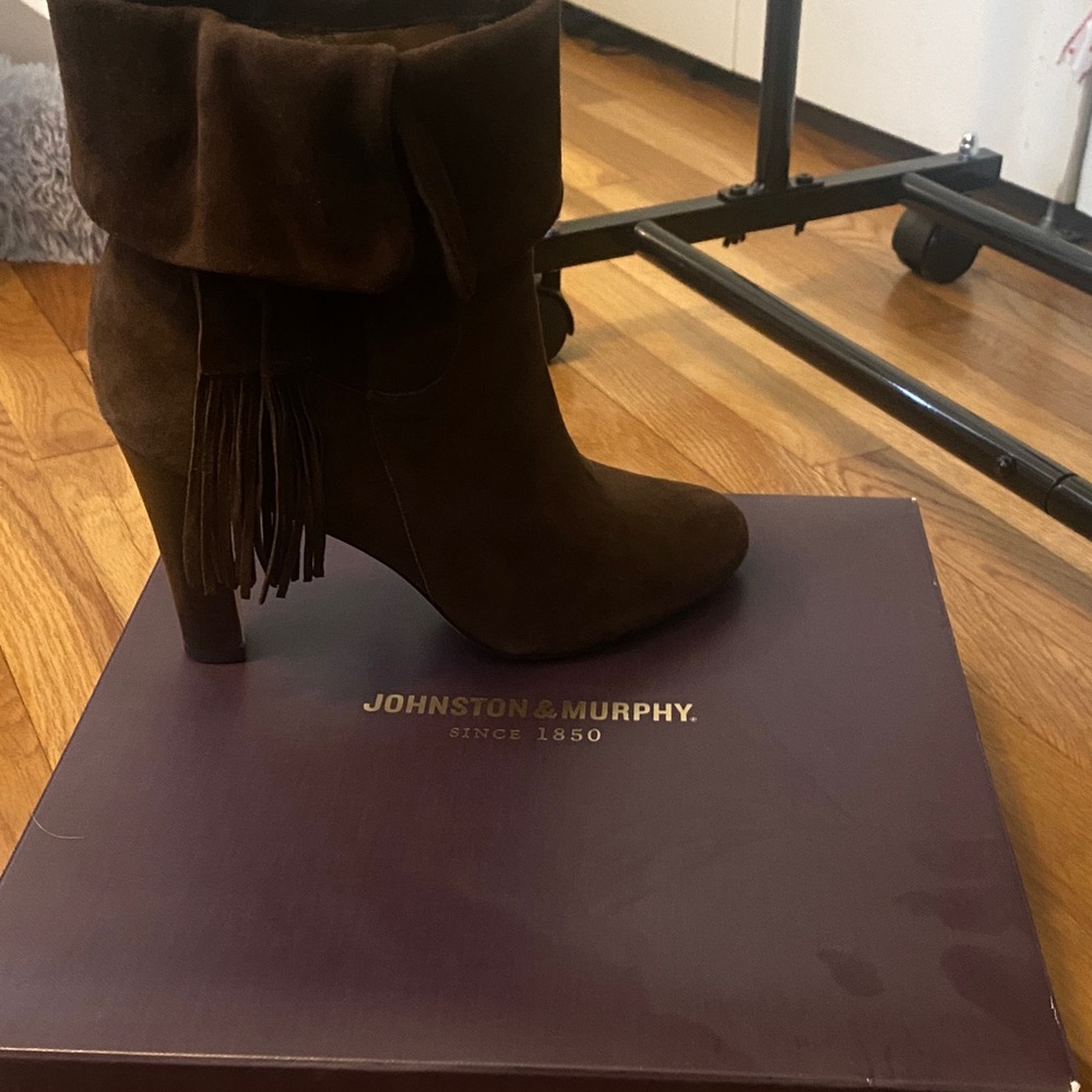 Johnston & Murphy Women's Brown Suede Boots size 8